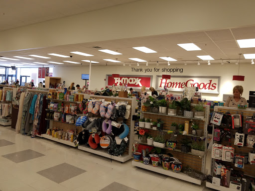 Department Store «T.J. Maxx and HomeGoods», reviews and photos, 7349 Lemont Rd, Downers Grove, IL 60516, USA