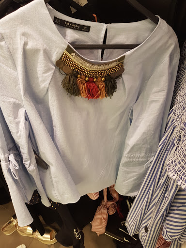 Stores to buy women's white shirts Nuremberg