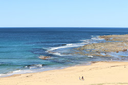 Photo de Bateau Bay Beach situé dans une zone naturelle