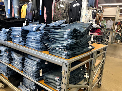 Clothing Store «Old Navy», reviews and photos, 1000 Tanger Dr #203, Locust Grove, GA 30248, USA