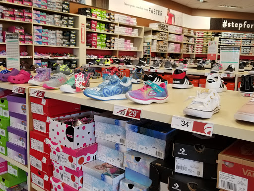 Shoe Store «Famous Footwear», reviews and photos, 12327 Limonite Ave, Mira Loma, CA 91752, USA