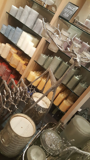 Furniture Store «Pottery Barn», reviews and photos, 321 King St, Charleston, SC 29401, USA