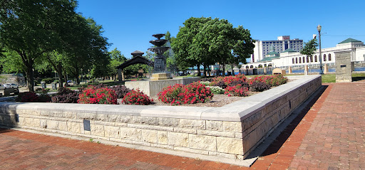 Park «Billie Limacher Bicentennial Park», reviews and photos, 201 W Jefferson St, Joliet, IL 60432, USA