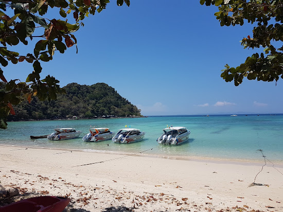Loh Lana Bay Beach