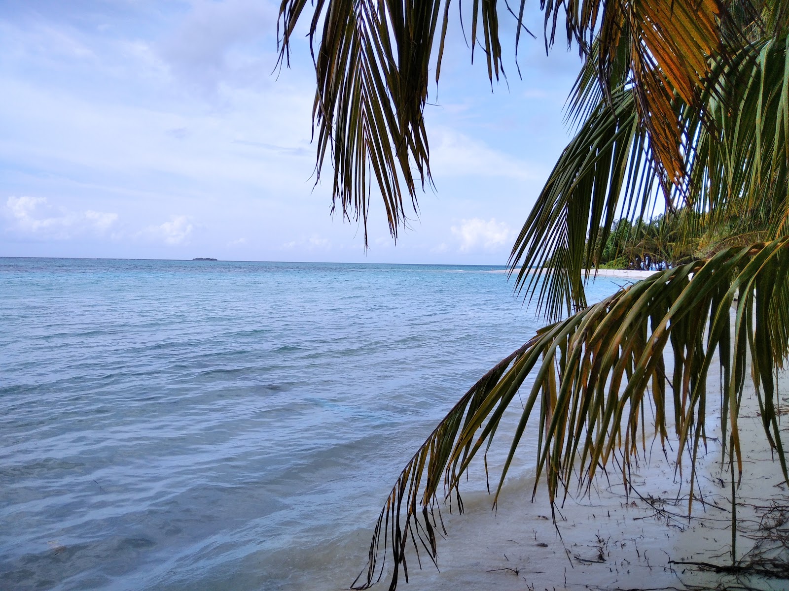 Foto di Vandhoo Beach con una superficie del sabbia bianca