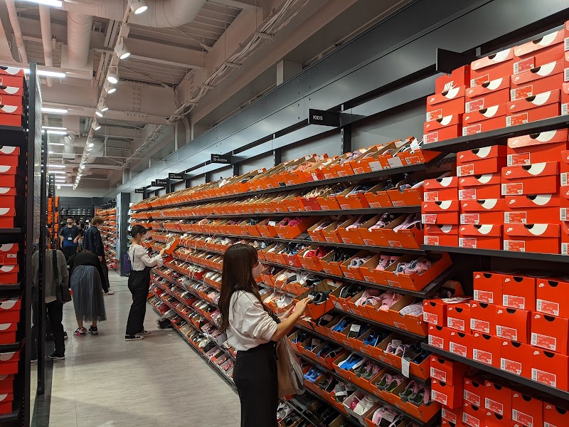 ナイキファクトリーストア 三田 Nike Factory Store Sanda 兵庫県神戸市北区上津台 スポーツ用品店 グルコミ
