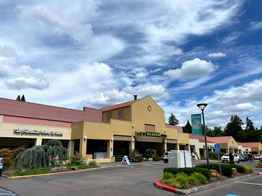 Grocery Store «New Seasons Market Mountain Park», reviews and photos, 3 Monroe Pkwy, Lake Oswego, OR 97035, USA