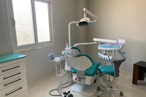 Royal Dental Clinic - رويال عيادة اسنان image