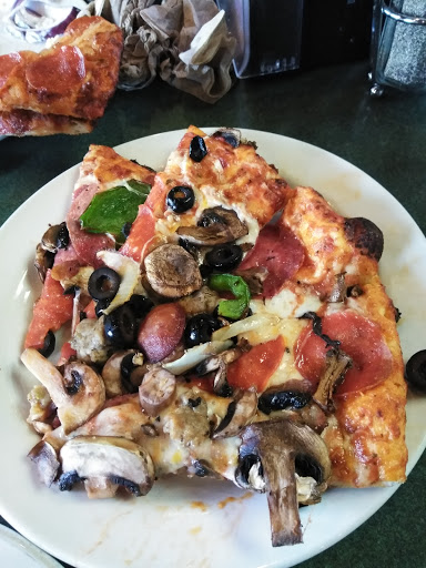 Pizza Restaurant «Round Table Pizza - University Place, WA», reviews and photos, 7011 27th St W, University Place, WA 98466, USA