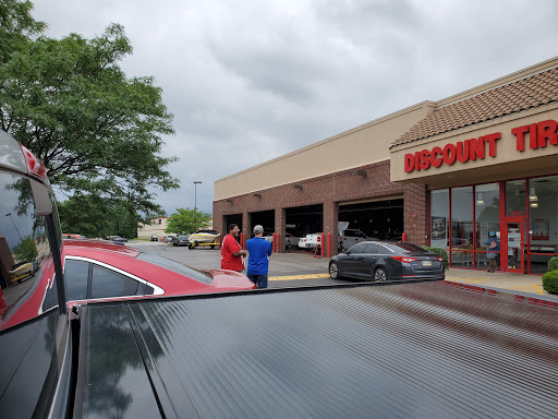 Tire Shop «Discount Tire Store - Plainfield, IN», reviews and photos, 2642 E Main St, Plainfield, IN 46168, USA