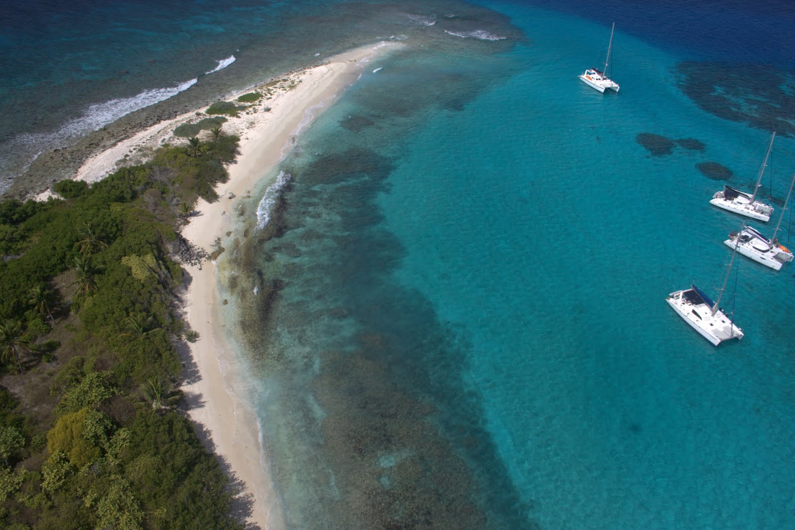 Petit Tabac beach'in fotoğrafı ve güzel manzarası