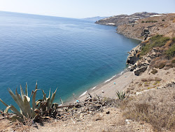 Photo de Playa El Ruso entouré de montagnes