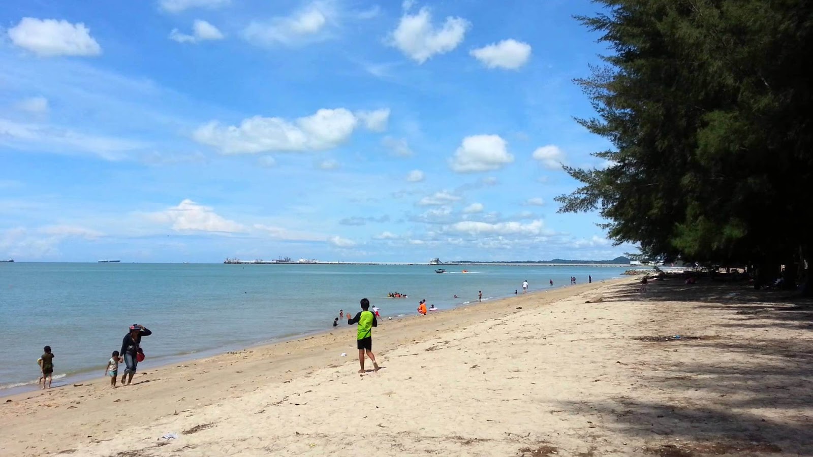 Foto di Puteri Beach area servizi