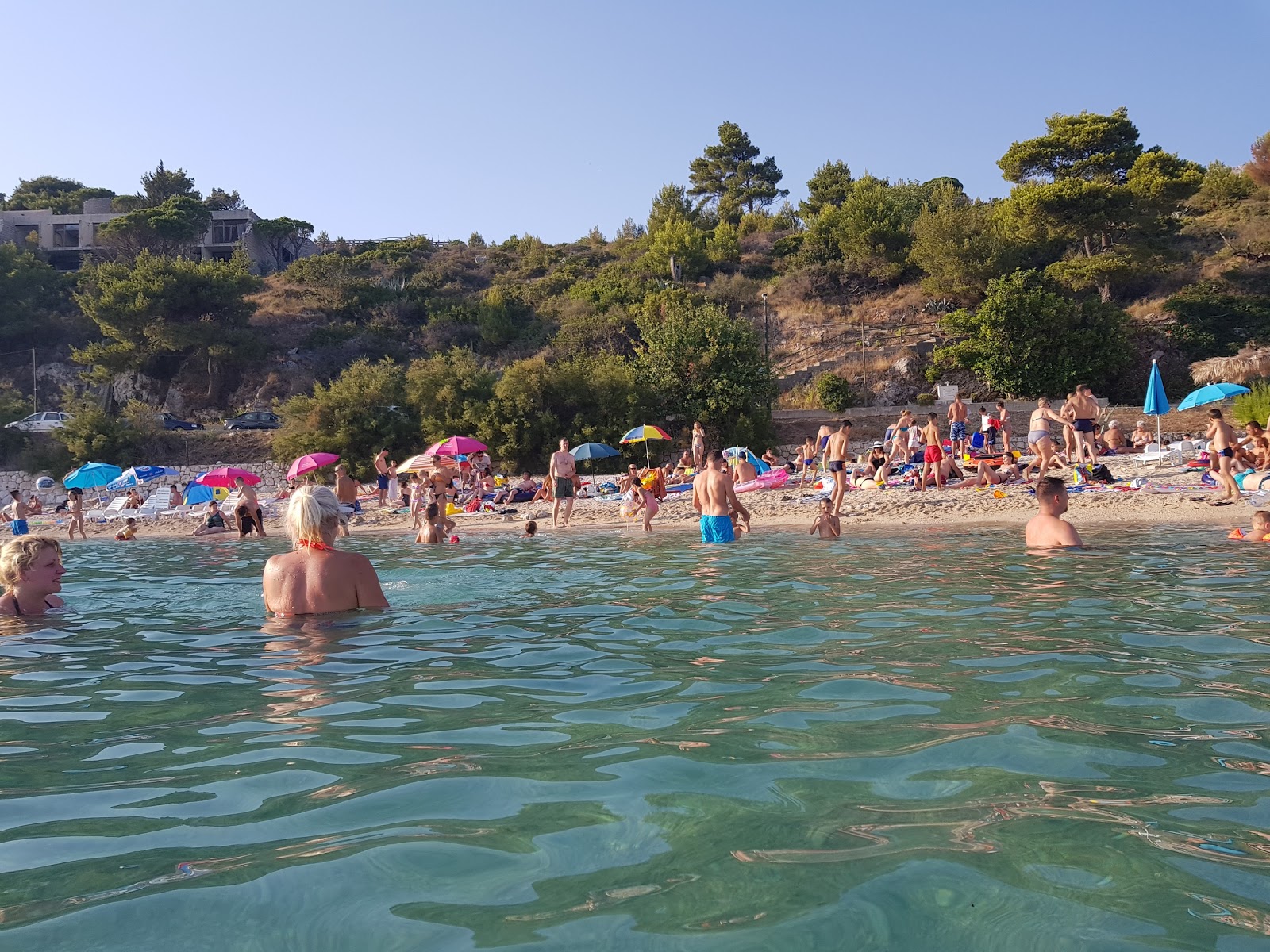 Kupari beach'in fotoğrafı - tatil için iyi evcil hayvan dostu nokta