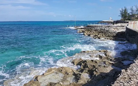 Sun Cay Lighthouse image