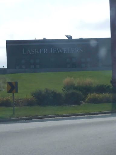 Jewelry Store «Lasker Jewelers Eau Claire, WI», reviews and photos, 3705 S Oakwood Mall Dr, Eau Claire, WI 54701, USA