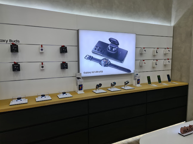 Samsung Store I • Riocentro El Dorado - Tienda de electrodomésticos