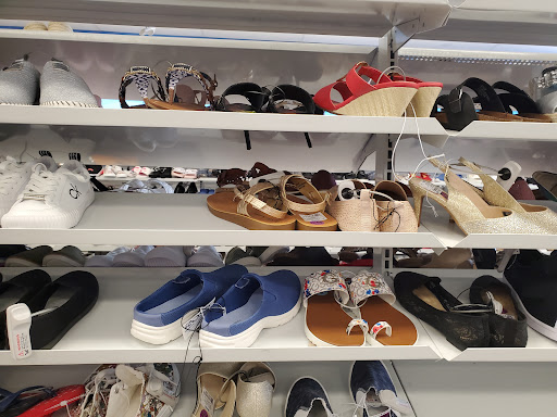 Clothing Store «Ross Dress for Less», reviews and photos, 3425 E Foothill Blvd, Pasadena, CA 91107, USA