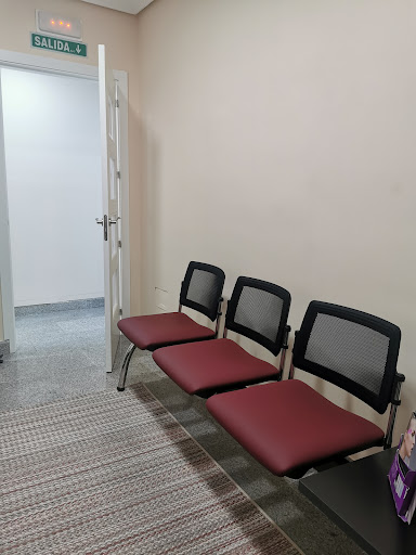 CLÍNICA DENTAL CUETO en Loeches, Madrid