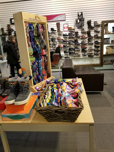 Shoe Store «SHU Global Footwear», reviews and photos, 867 Grand Ave, St Paul, MN 55105, USA