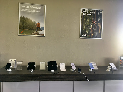 Cell Phone Store «Verizon Authorized Retailer - A Wireless», reviews and photos, 1087 Vine St, Healdsburg, CA 95448, USA