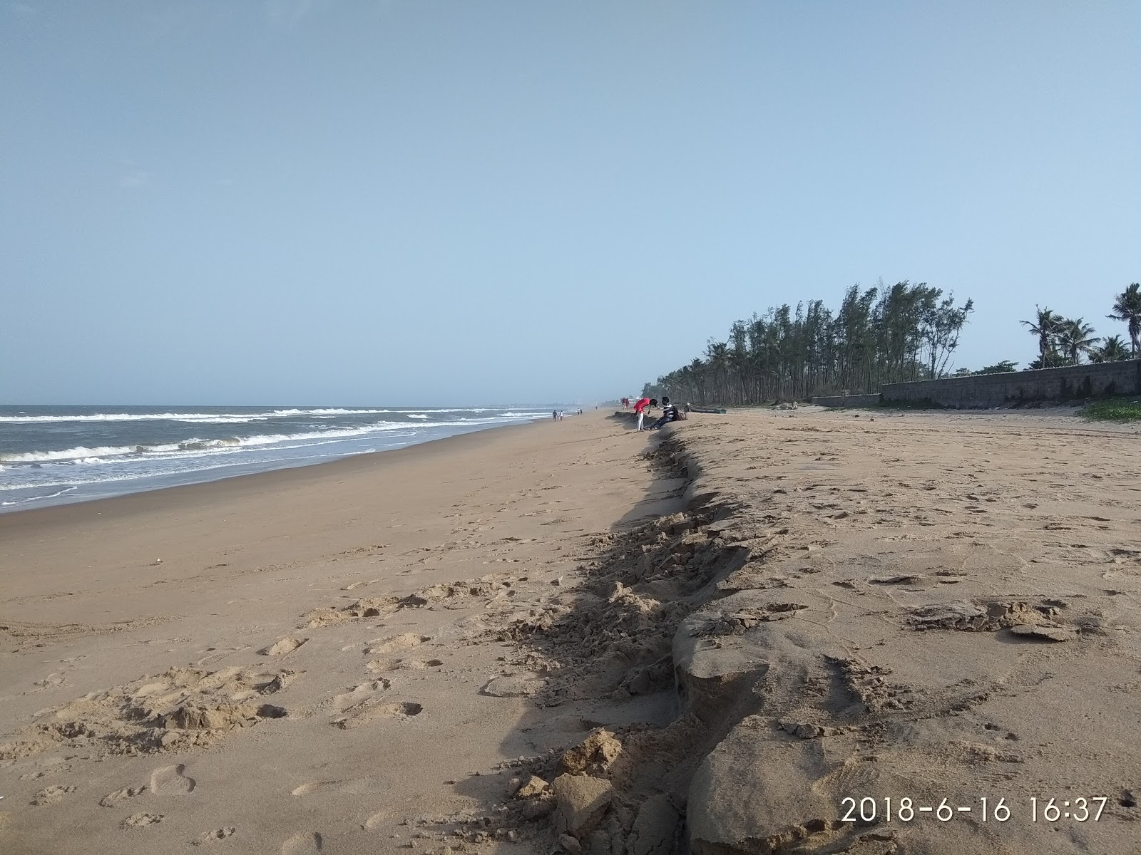 Photo of Kanathur Beach and the settlement