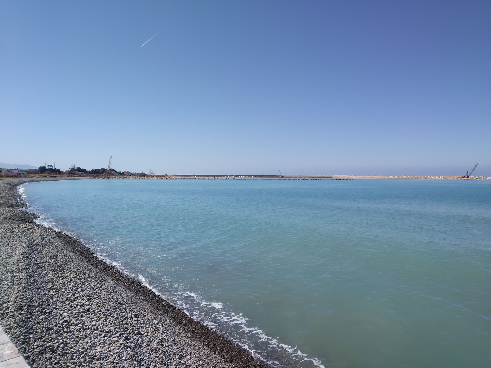 Foto von Sant'Agata di Militello mit geräumige bucht