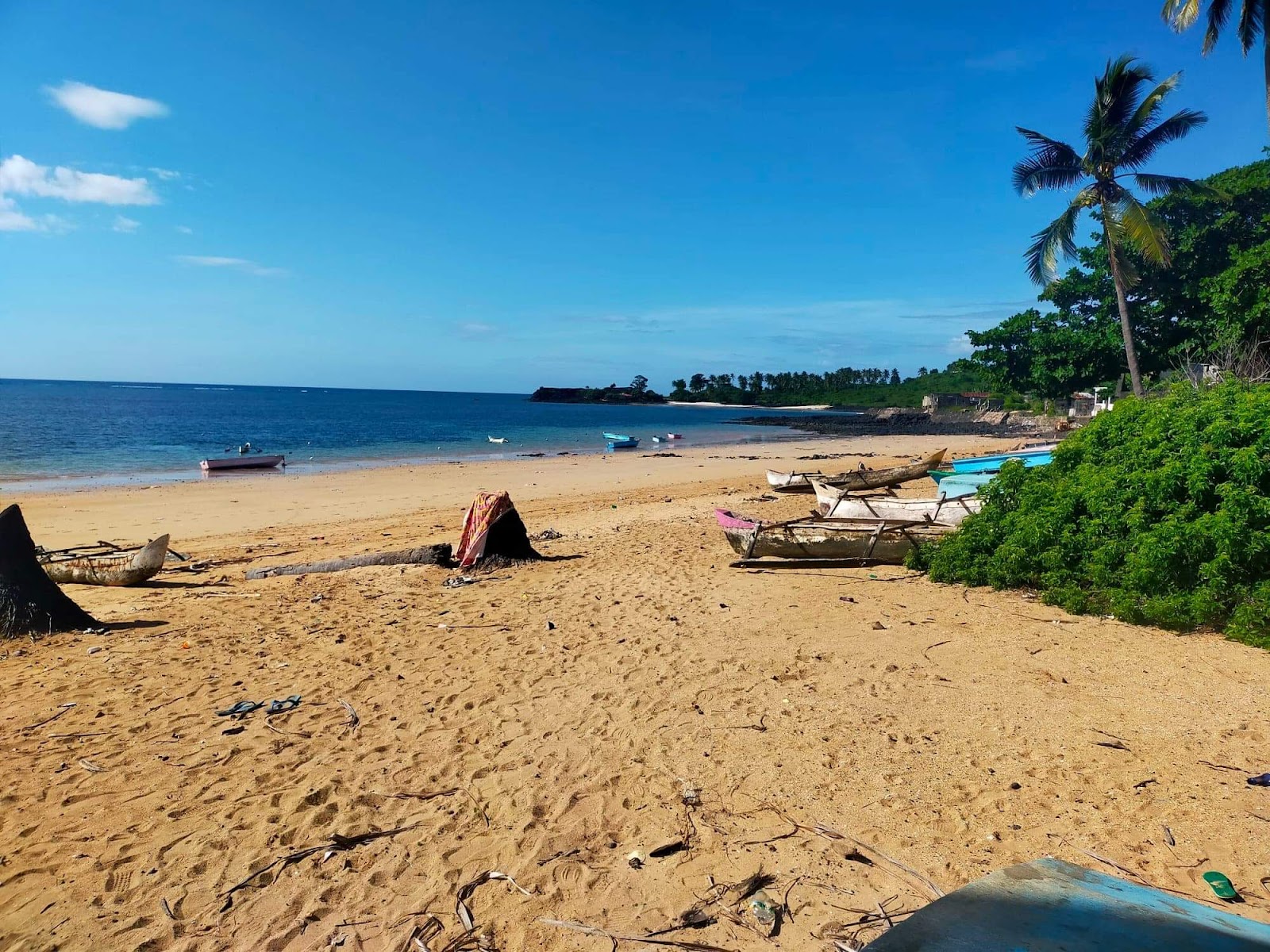 Foto di Plage De Hantsindzi con costa lunga e dritta