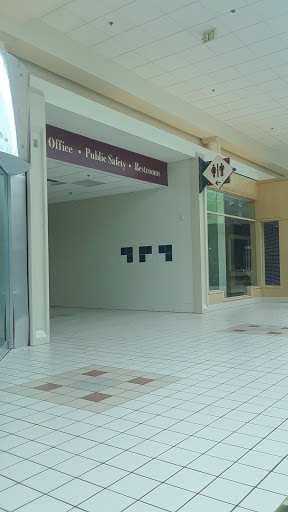 Clothing Store «Aéropostale», reviews and photos, 451 Eagle Ridge Mall Entrance, Lake Wales, FL 33859, USA