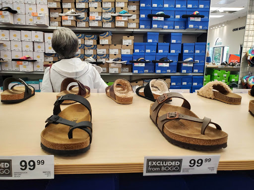 Outlet Store «Tanger Outlet Blowing Rock», reviews and photos, 278 Shoppes on the Parkway Rd, Blowing Rock, NC 28605, USA