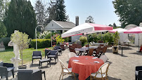 Atmosphère du Restaurant gastronomique Logis Restaurant Château De La Marjolaine à Essômes-sur-Marne - n°7