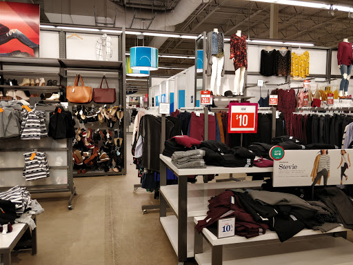 Clothing Store «Old Navy», reviews and photos, 286 New Britain Ave, Plainville, CT 06062, USA