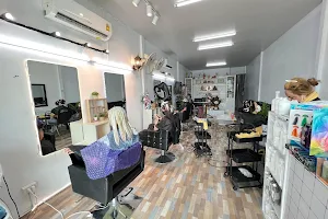 ร้านเสริมสวยกิ๊กบิวตี้ไร่ใหม่สามร้อยยอด image