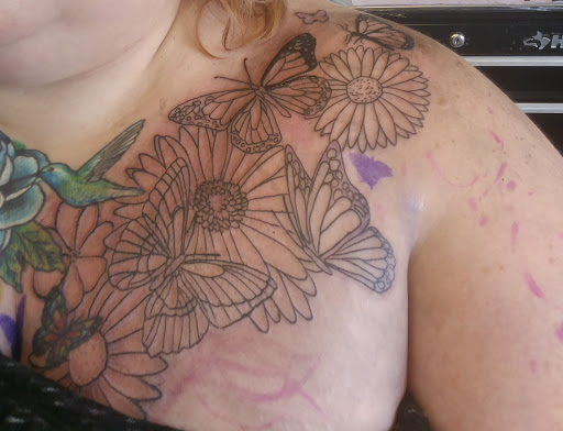 Tattoo Shop «Righteous Tattoo Studio», reviews and photos, 609 E Front St, Bonner Springs, KS 66012, USA