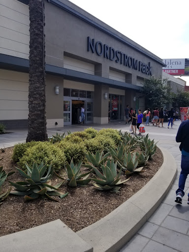 Department Store «Nordstrom Rack Outlets at Orange», reviews and photos, 20 City Blvd W, Orange, CA 92868, USA