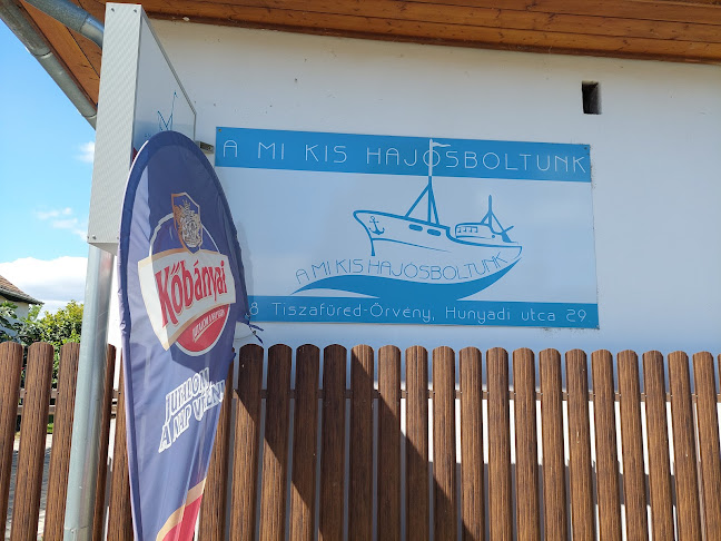 A Mi kis hajósboltunk