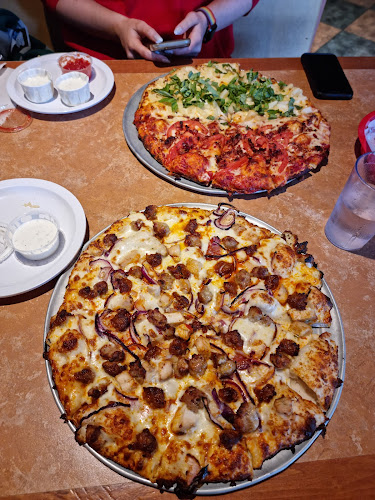 #1 best pizza place in Simi Valley - Toppers Pizza