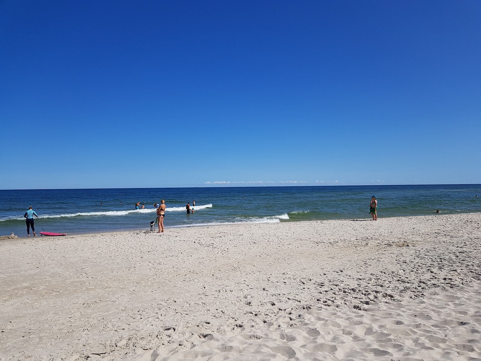 Valokuva Jastarnia Beach IIista. pinnalla turkoosi puhdas vesi:n kanssa