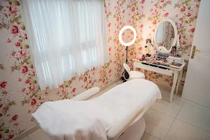 Shatha Beauty Centre - مركز شذى للتجميل image