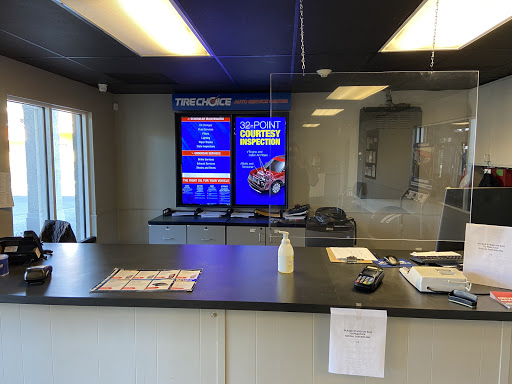 Auto Repair Shop «Rick Johnson Auto & Tire», reviews and photos, 20441 S Tamiami Trail, Estero, FL 33928, USA