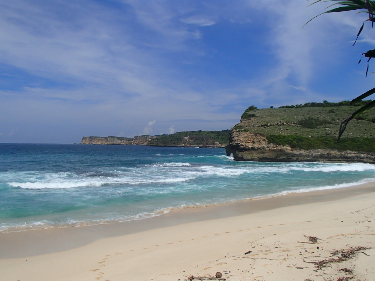Foto von Mankgu Guru Beach mit beiger sand Oberfläche