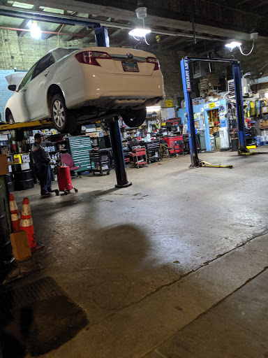 Auto Repair Shop «Halsted Auto Repair», reviews and photos, 1014 N Halsted St, Chicago, IL 60642, USA