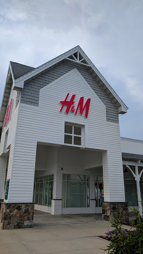 Outlet Mall «Tanger Outlet Westbrook», reviews and photos, 314 Flat Rock Pl, Westbrook, CT 06498, USA