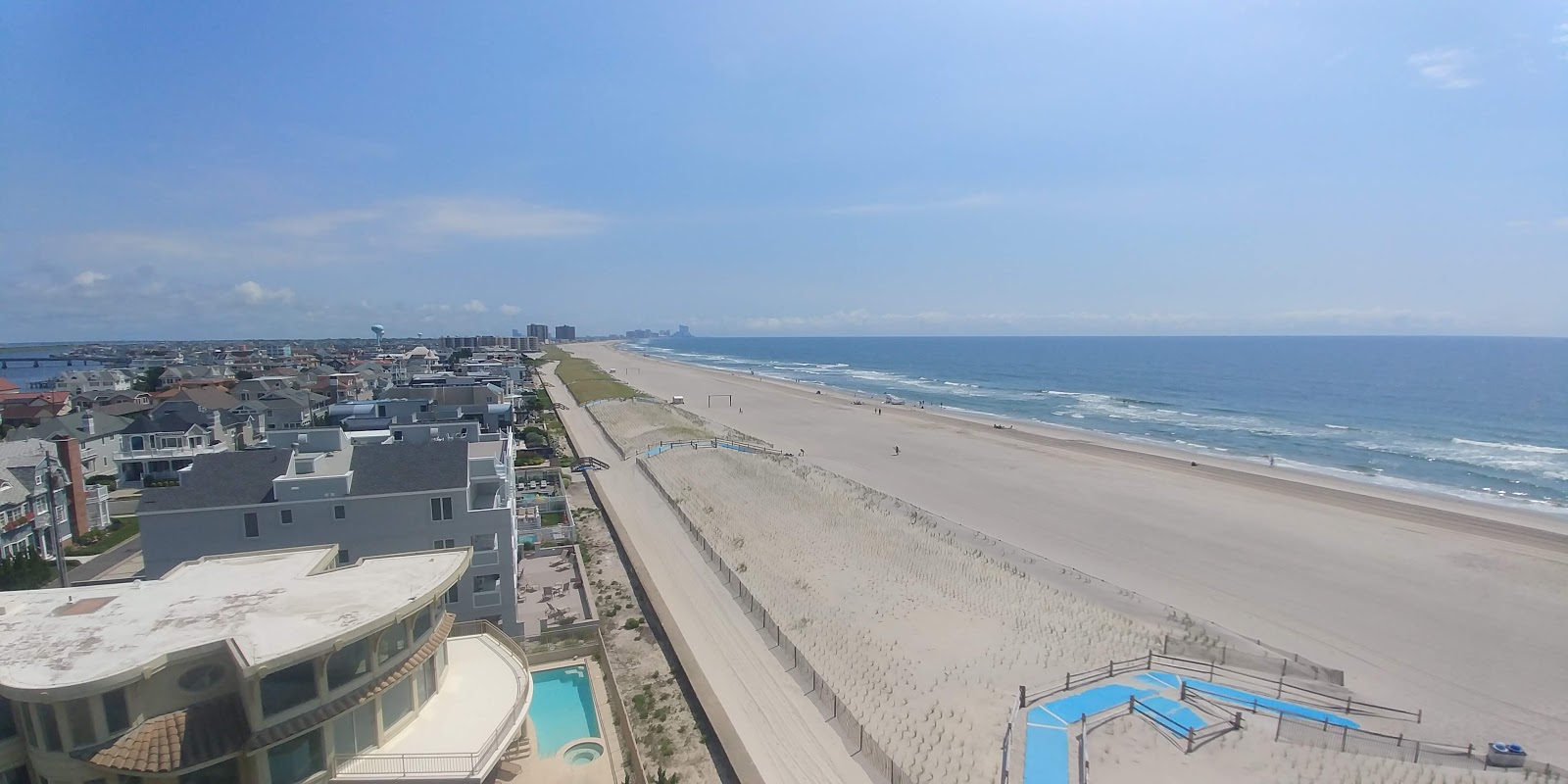 Fotografie cu Margate Beach zona parțial reamenajată