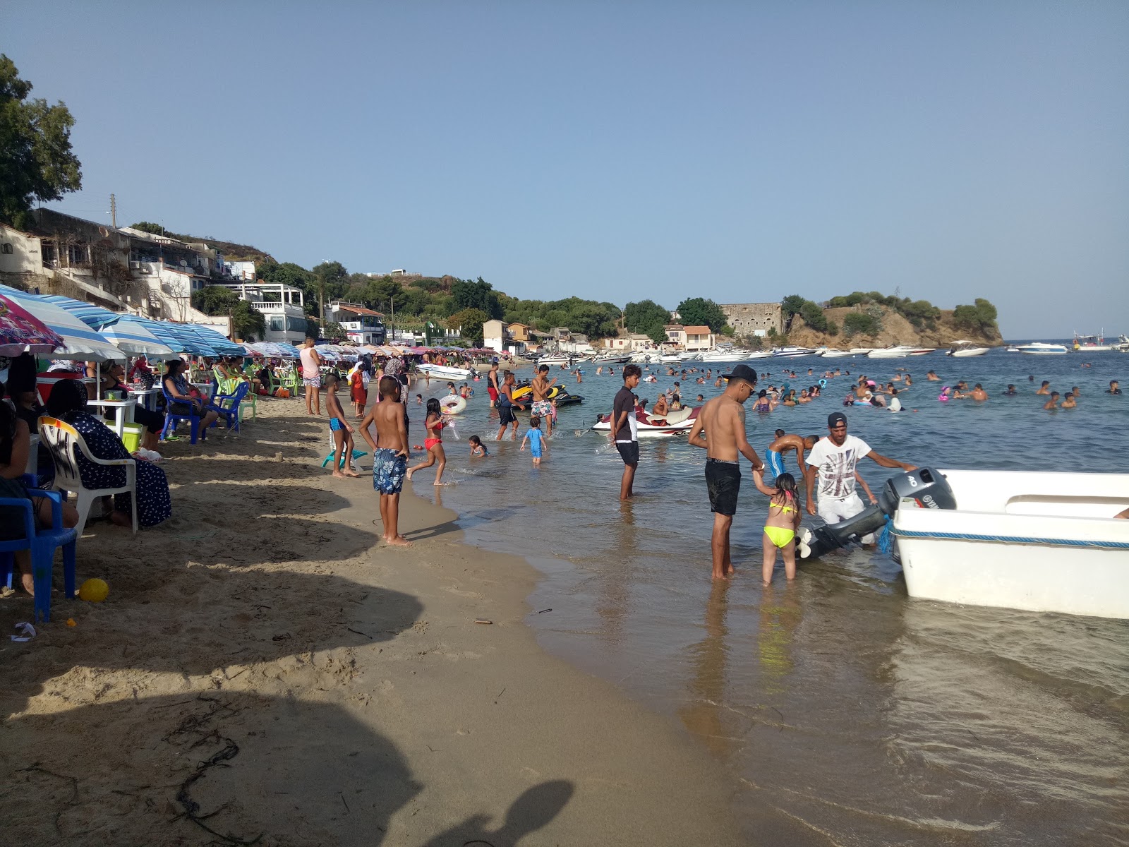 Photo de Plage La Caroube et le règlement