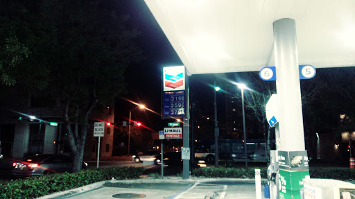 Gas Station «Chevron», reviews and photos, 401 71st St, Miami Beach, FL 33141, USA