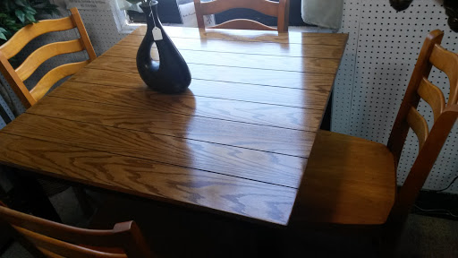 Flea Market «Springfield Flea Market & Gifts», reviews and photos, 1325 E Trafficway St, Springfield, MO 65802, USA