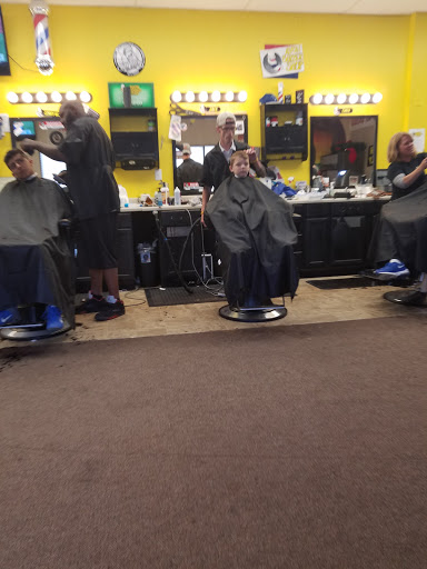 Barber Shop «Avon Barber Shop», reviews and photos, 8401 E US Hwy 36 E, Avon, IN 46123, USA