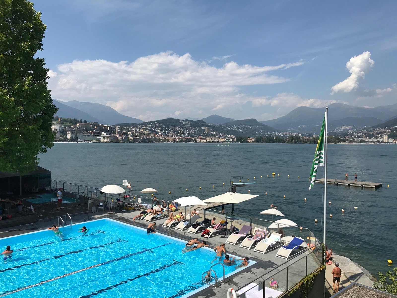 Foto di Spiaggia di Seeburg con una superficie del erba