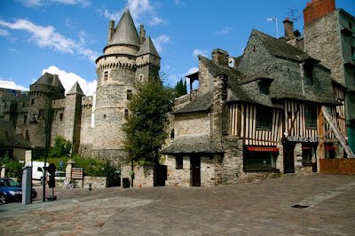 Marches de Bretagne De Laval (Mayenne) à Vitré (Ille-et-Vilaine) à Laval